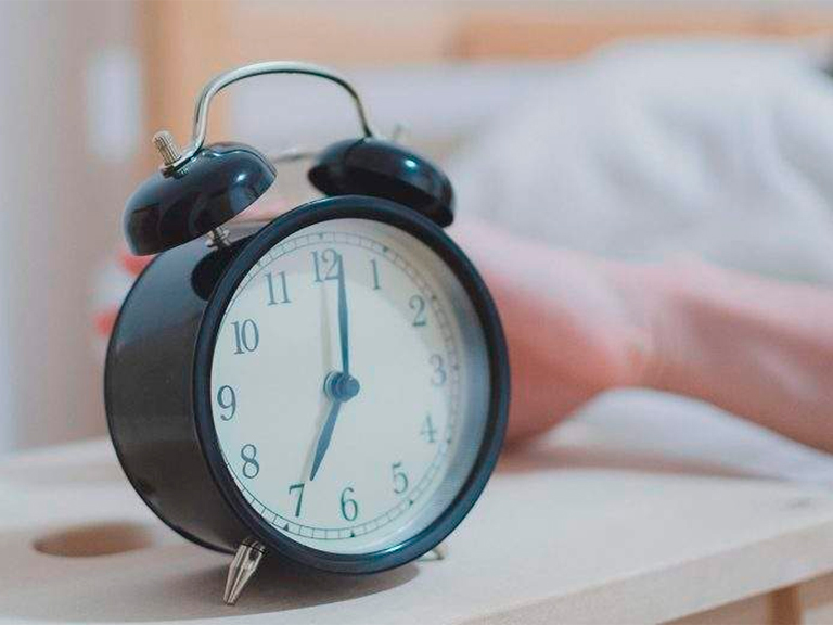 Neurocientíficos aseguran que el cambio de horario debiese adaptarse al horario natural