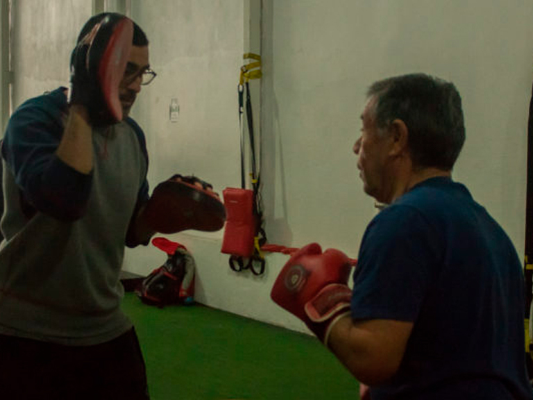 Noqueando al Parkinson: programa de Neuroboxing busca mitigar efectos de la enfermedad con deporte