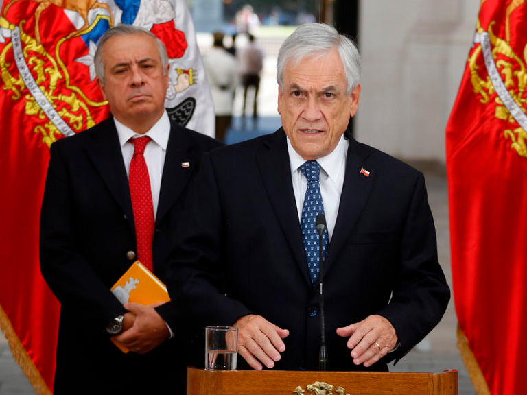 Sociedades científicas exigen a Piñera que declare cuarentena nacional obligatoria para aplanar curva de propagación del COVID-19